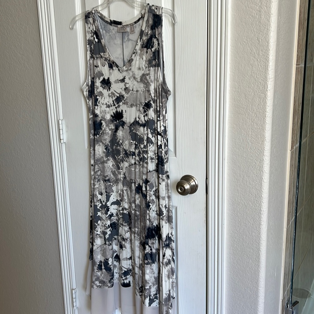 Logo by Lori Goldstein new, v-neck dress